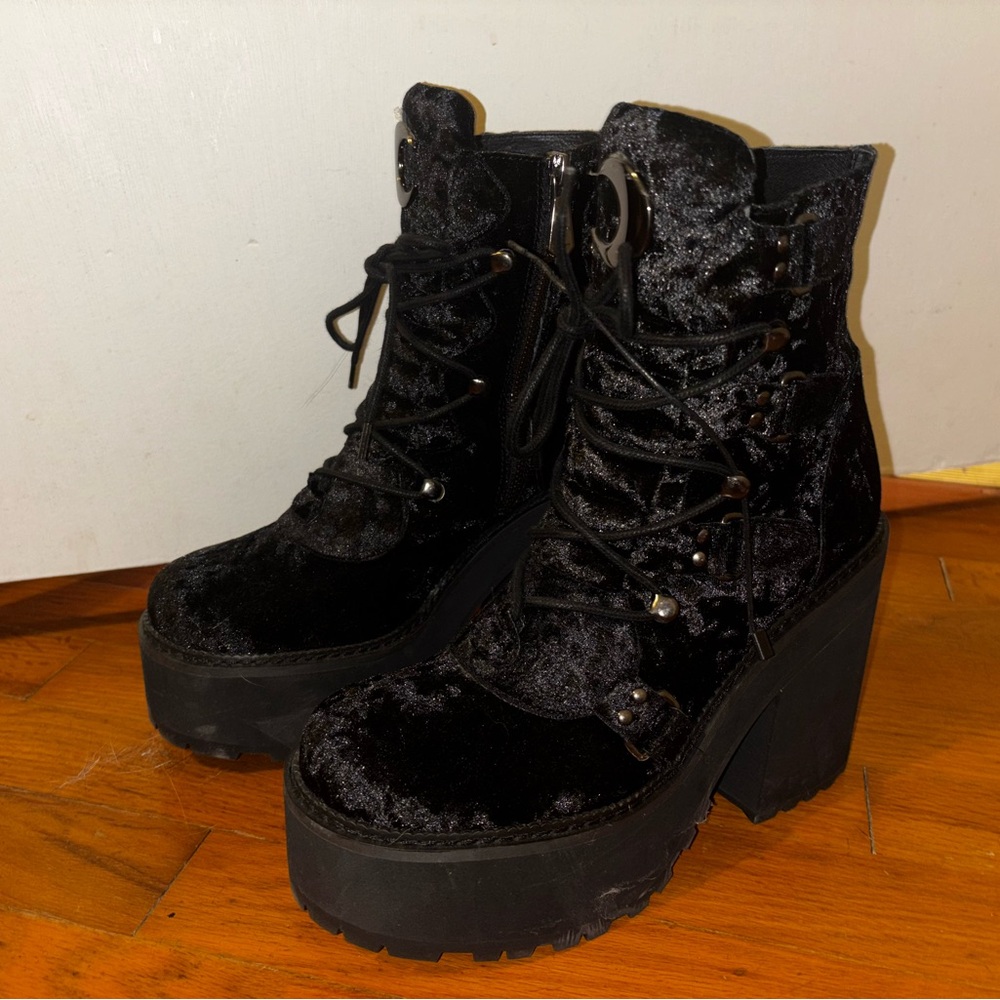Velvet broomrider boots size 9